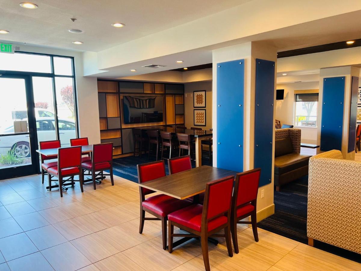Holiday Inn Express & Suites Salinas By Ihg Dış mekan fotoğraf