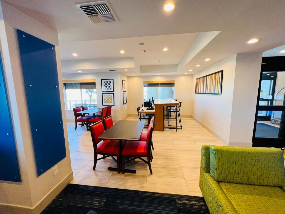 Holiday Inn Express & Suites Salinas By Ihg Dış mekan fotoğraf