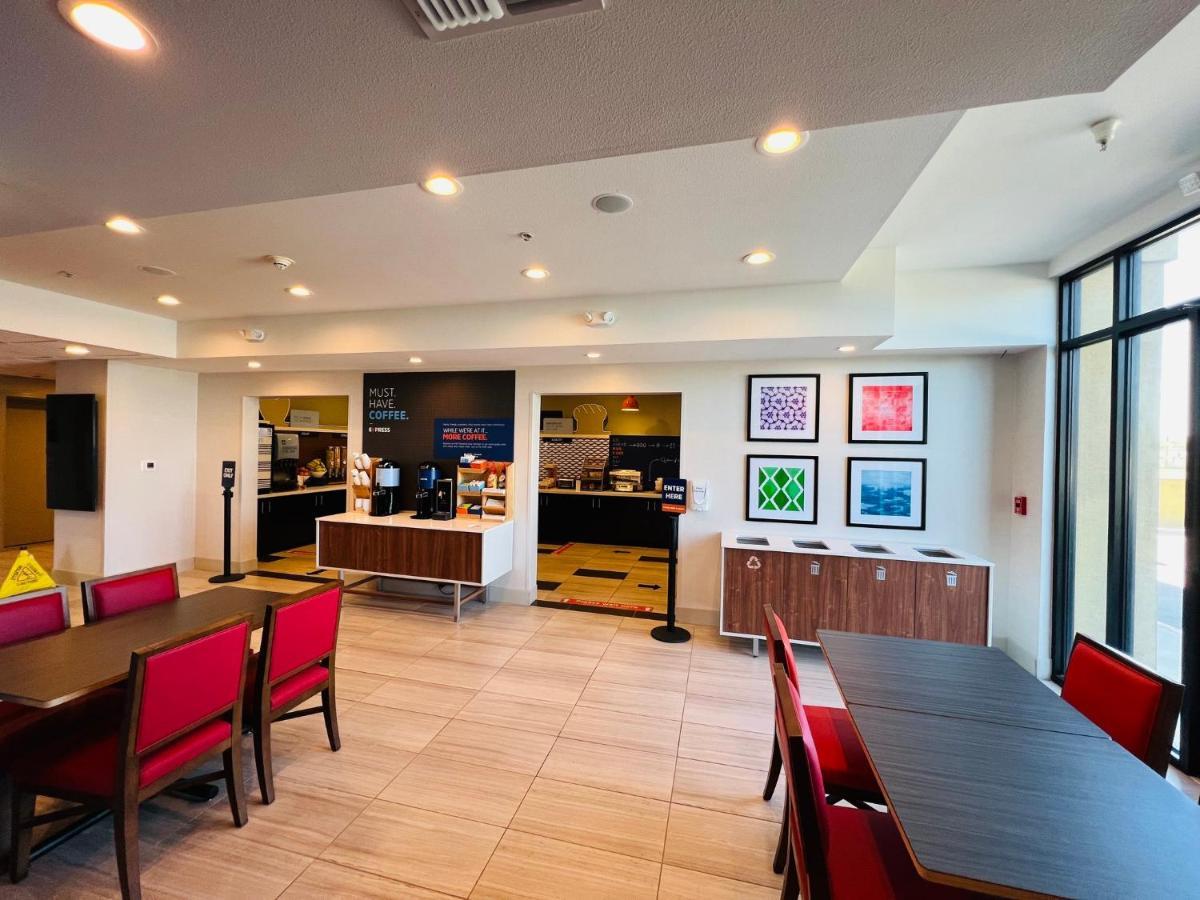 Holiday Inn Express & Suites Salinas By Ihg Dış mekan fotoğraf