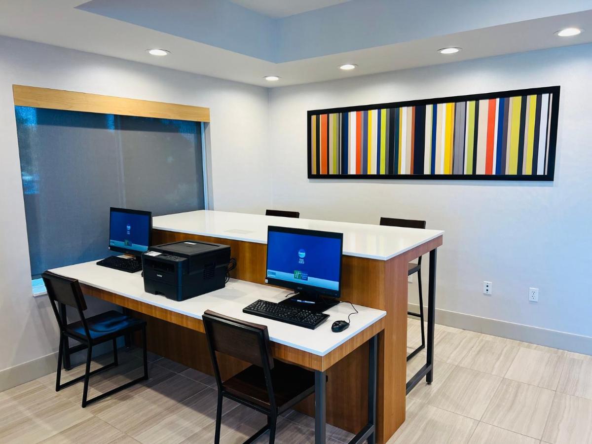 Holiday Inn Express & Suites Salinas By Ihg Dış mekan fotoğraf