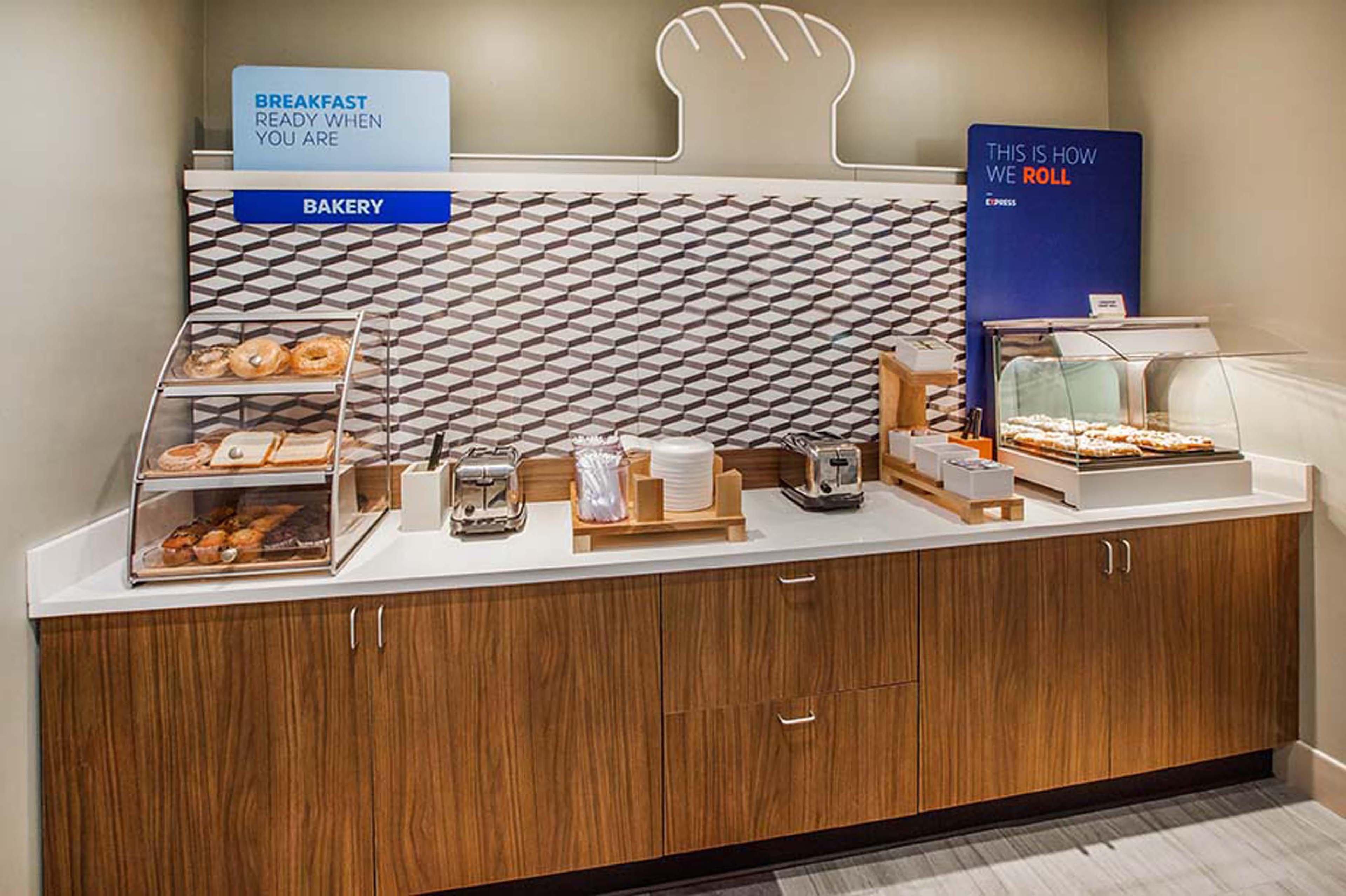 Holiday Inn Express & Suites Salinas By Ihg Dış mekan fotoğraf